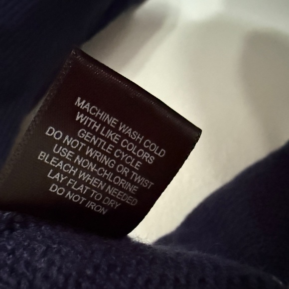 Large Navy and Cream Argyle Sweater - Picture 10 of 11